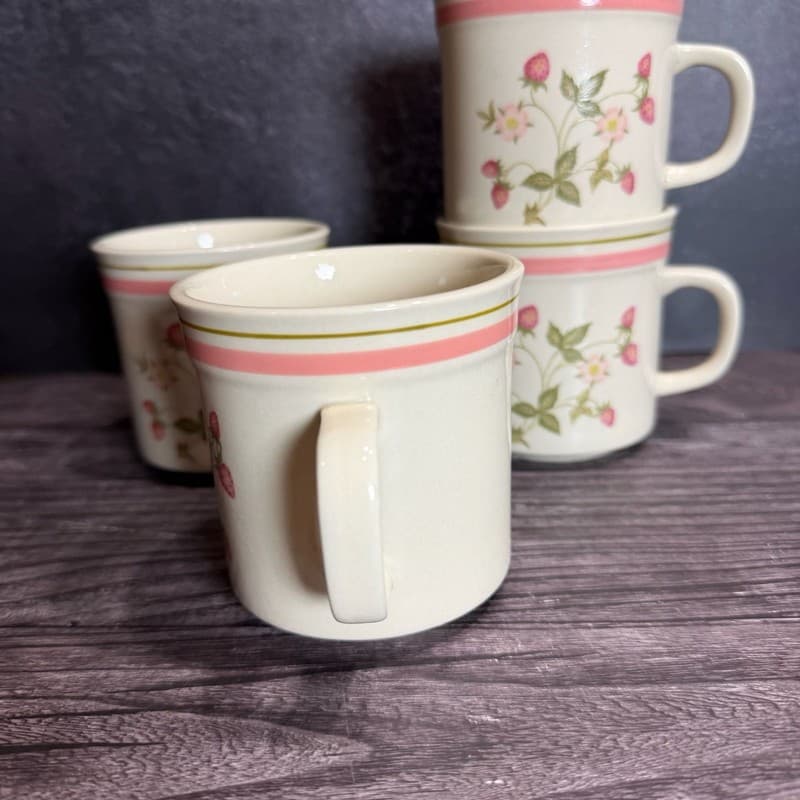 Newcor Stoneware Strawberry Mugs Set of 4 - Thumbnail 4