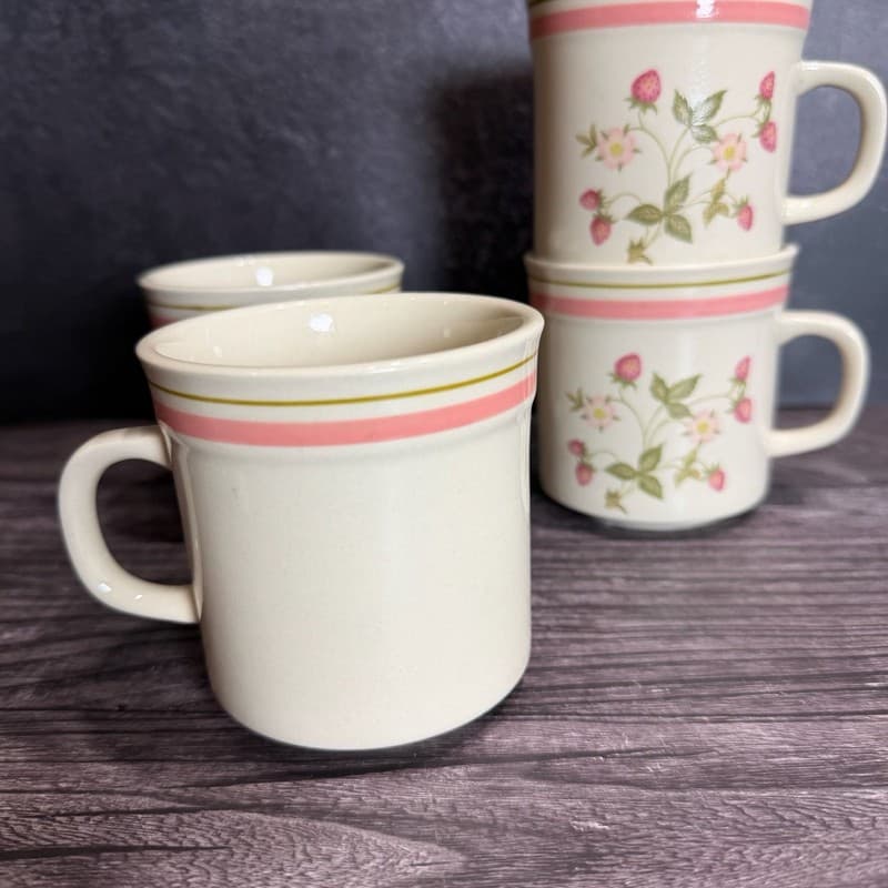 Newcor Stoneware Strawberry Mugs Set of 4 - Thumbnail 5