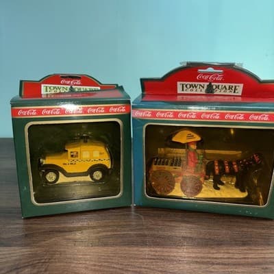 COCA COLA COKE TOWN SQUARE HORSE DRAWN WAGON Bottle Taxi CHRISTMAS VINTAGE 1992 - Thumbnail 13