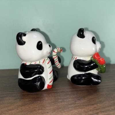 Vintage Lefton Christmas Panda Bears Salt & Pepper Shakers Candy Cane & Wreath - Thumbnail 4
