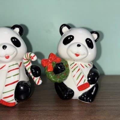 Vintage Lefton Christmas Panda Bears Salt & Pepper Shakers Candy Cane & Wreath - Thumbnail 3