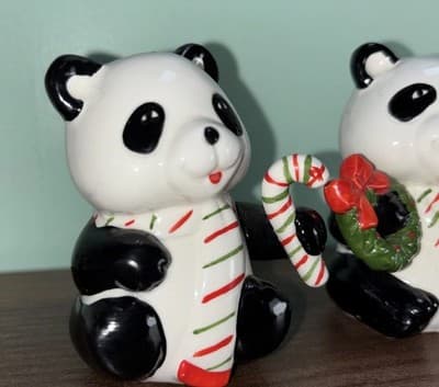 Vintage Lefton Christmas Panda Bears Salt & Pepper Shakers Candy Cane & Wreath - Thumbnail 2