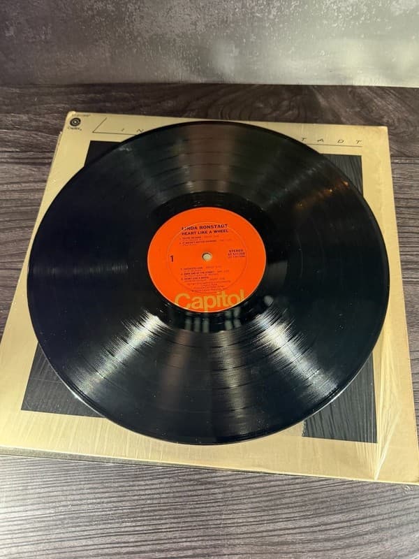 Linda Ronstadt - Heart Like A Wheel Vinyl LP (1974) Columbia House Club Edition - Thumbnail 6