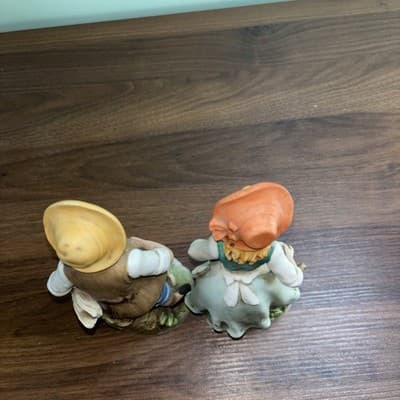 Pair of Vintage HOMCO 8" Girl & Boy Chickens Farmers Figurines Country Cottage - Thumbnail 8