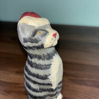 Christmas Gray Tabby Cat With Santa Hat. Folk Carved Resin Kurt Adler. 6.25" - Thumbnail 5