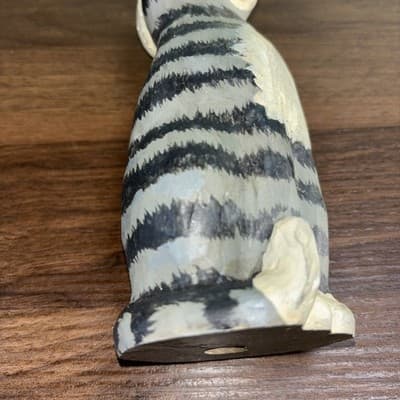 Christmas Gray Tabby Cat With Santa Hat. Folk Carved Resin Kurt Adler. 6.25" - Thumbnail 7
