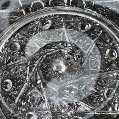 Vintage Imperial Daisy and Button Crystal Large Serving BOWL 7.5” heavy - Thumbnail 3