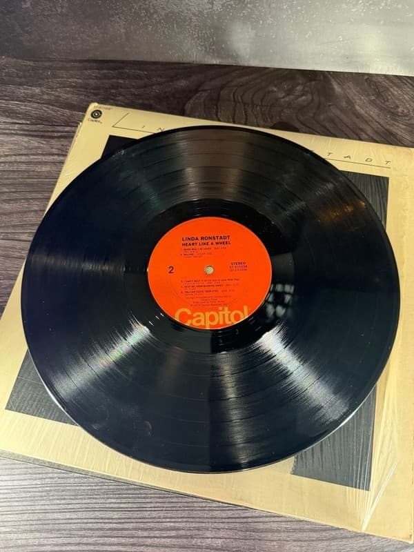 Linda Ronstadt - Heart Like A Wheel Vinyl LP (1974) Columbia House Club Edition - Thumbnail 9