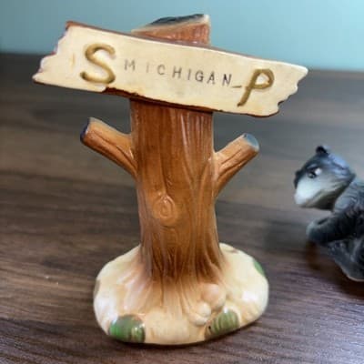 Vtg Black Bears and Tree Stand Salt And Pepper Shakers Michigan State Japan - Thumbnail 5