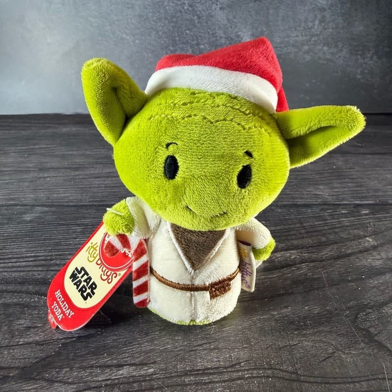 Hallmark Itty Bittys Star Wars Holiday Yoda 2015 Christmas Plush Santa Hat NWT