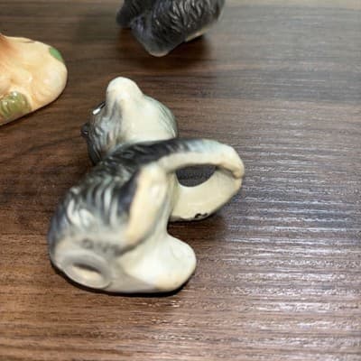 Vtg Black Bears and Tree Stand Salt And Pepper Shakers Michigan State Japan - Thumbnail 6