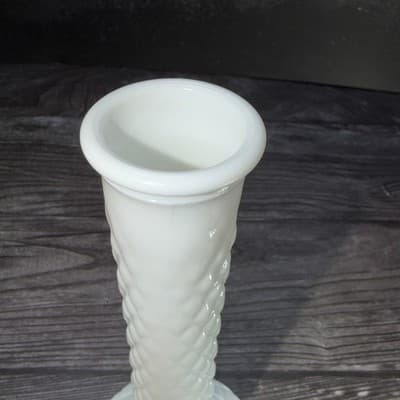 Hoosier Milk White Glass Vase Diamond Quilt Pattern Vintage Rose Bud Retro - Thumbnail 8