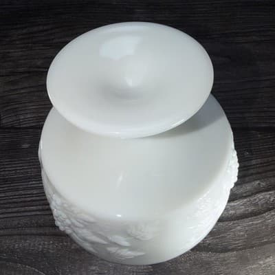 VTG Large White Milk Glass Covered Footed Pedestal Candy Dish Bowl Grapes - Thumbnail 9