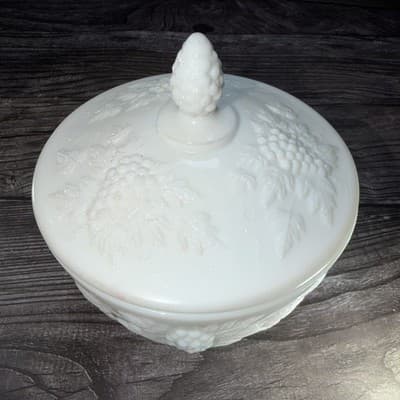VTG Large White Milk Glass Covered Footed Pedestal Candy Dish Bowl Grapes - Thumbnail 3
