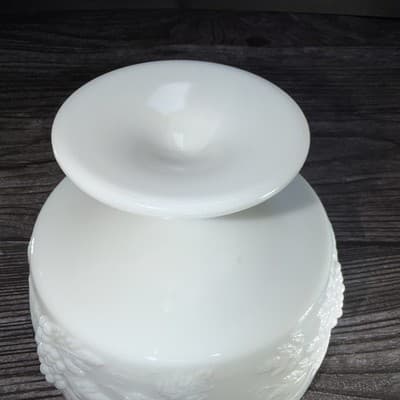 VTG Large White Milk Glass Covered Footed Pedestal Candy Dish Bowl Grapes - Thumbnail 11