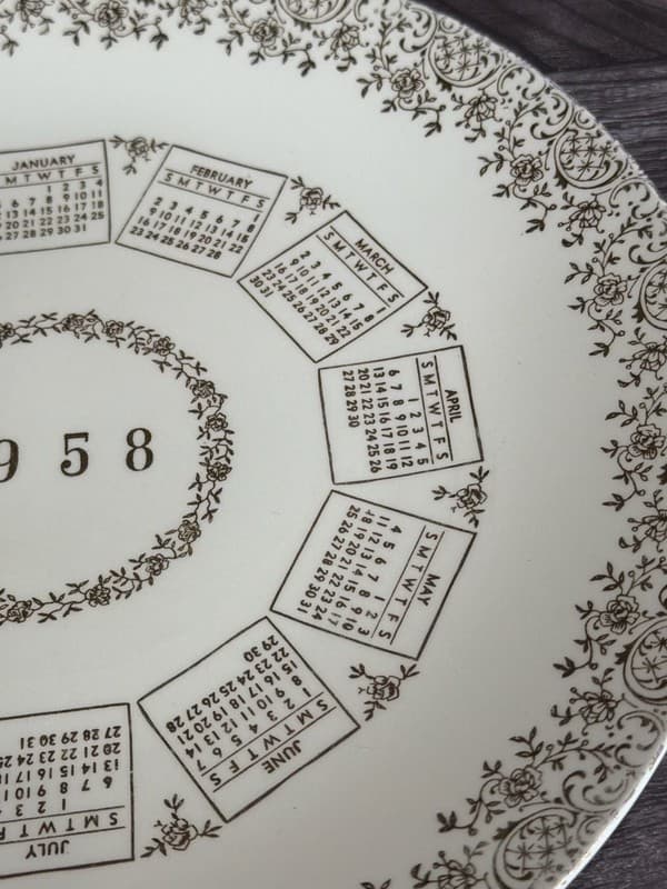 Vintage King's 1958 Calendar Plate Gold Filigree Seasons Greetings - Thumbnail 5