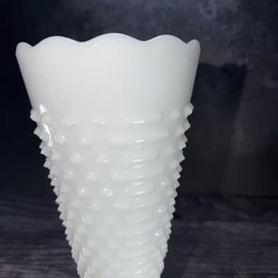 Vintage Anchor Hocking Hobnail Milk Glass Dots Dashes Flower Vase 9.5" Scalloped - Thumbnail 7