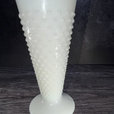 Vintage Anchor Hocking Hobnail Milk Glass Dots Dashes Flower Vase 9.5" Scalloped - Thumbnail 4