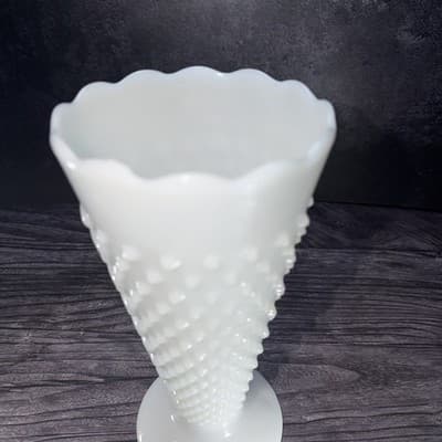 Vintage Anchor Hocking Hobnail Milk Glass Dots Dashes Flower Vase 9.5" Scalloped - Thumbnail 2