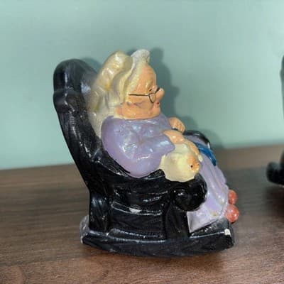 VINTAGE ROCKING GRAMMA & GRAMPA SALT & PEPPER SHAKER SET Cat Dog Knitting Pipe - Thumbnail 7