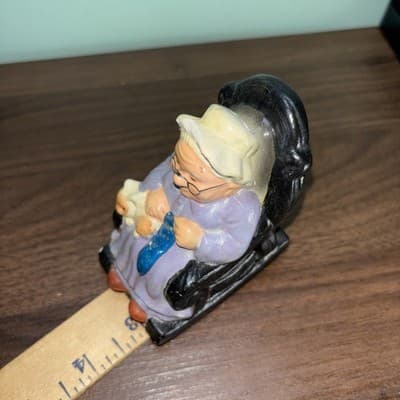 VINTAGE ROCKING GRAMMA & GRAMPA SALT & PEPPER SHAKER SET Cat Dog Knitting Pipe - Thumbnail 16