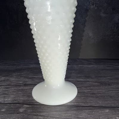 Vintage Anchor Hocking Hobnail Milk Glass Dots Dashes Flower Vase 9.5" Scalloped - Thumbnail 5