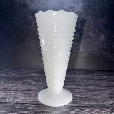 Vintage Anchor Hocking Hobnail Milk Glass Dots Dashes Flower Vase 9.5" Scalloped - Thumbnail 8