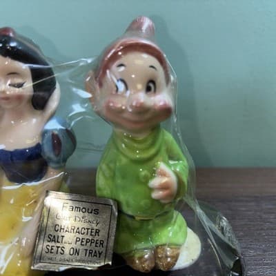 Walt Disney Snow White Dopey Sets on Tray Salt & Pepper Shakers NOS Vintage - Thumbnail 5