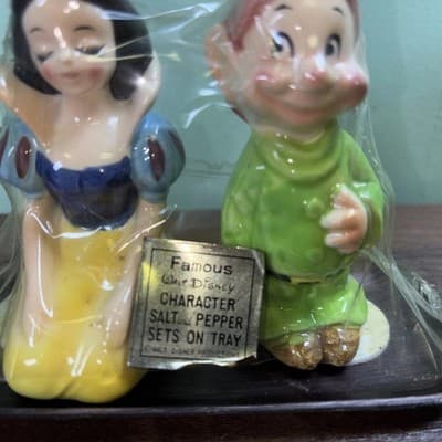 Walt Disney Snow White Dopey Sets on Tray Salt & Pepper Shakers NOS Vintage - Thumbnail 2