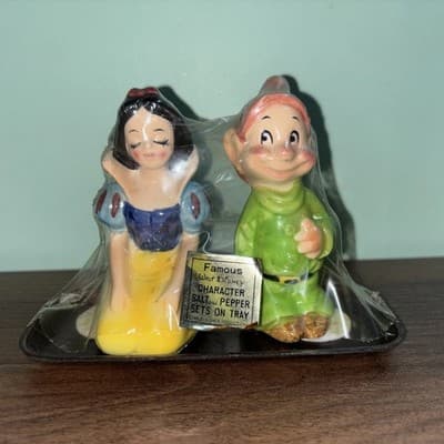 Walt Disney Snow White Dopey Sets on Tray Salt & Pepper Shakers NOS Vintage