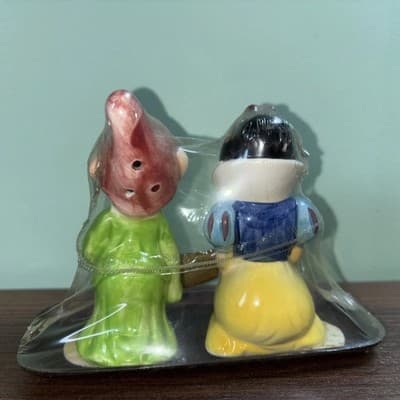 Walt Disney Snow White Dopey Sets on Tray Salt & Pepper Shakers NOS Vintage - Thumbnail 7