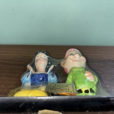 Walt Disney Snow White Dopey Sets on Tray Salt & Pepper Shakers NOS Vintage - Thumbnail 13