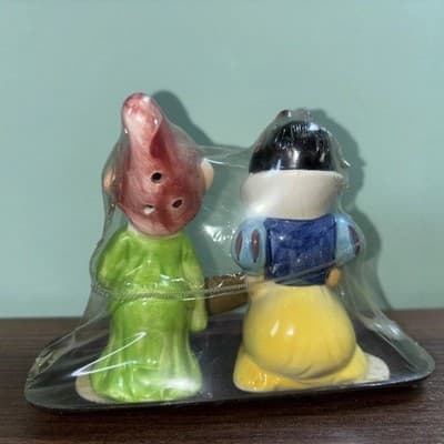 Walt Disney Snow White Dopey Sets on Tray Salt & Pepper Shakers NOS Vintage - Thumbnail 8