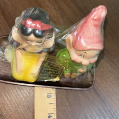 Walt Disney Snow White Dopey Sets on Tray Salt & Pepper Shakers NOS Vintage - Thumbnail 16