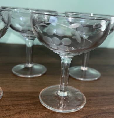 Set 5 Vintage Etched Grapevine Champagne Coupe Cocktail Crystal Glasses, 4.4”