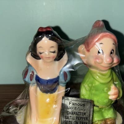 Walt Disney Snow White Dopey Sets on Tray Salt & Pepper Shakers NOS Vintage - Thumbnail 3