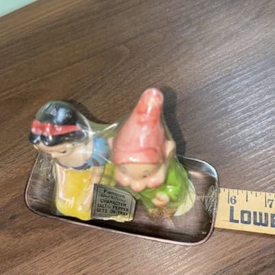Walt Disney Snow White Dopey Sets on Tray Salt & Pepper Shakers NOS Vintage - Thumbnail 15