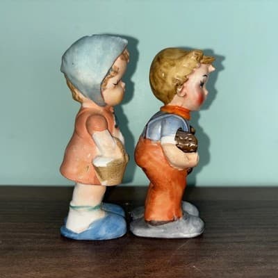 Enesco Boy & Girl Salt And Pepper Shakers Carrying Wood Apron Watering Can - Thumbnail 3