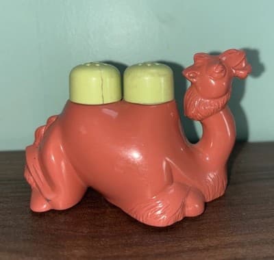 Plastic Pink Camel with Removeable Nesting Salt & Pepper Green Shakers