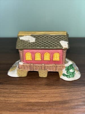 Cobblestone Corner 2004 Enclosed Covered Bridge Christmas House 5.5” Porcelain