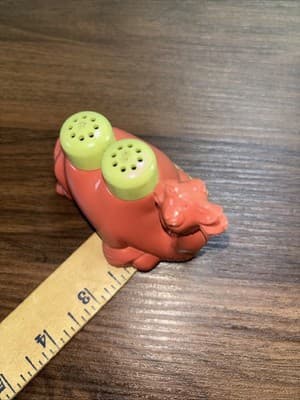 Plastic Pink Camel with Removeable Nesting Salt & Pepper Green Shakers - Thumbnail 10