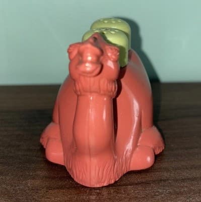 Plastic Pink Camel with Removeable Nesting Salt & Pepper Green Shakers - Thumbnail 2
