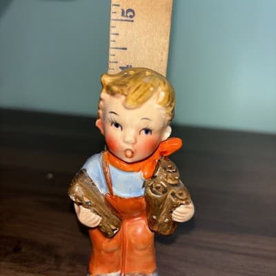 Enesco Boy & Girl Salt And Pepper Shakers Carrying Wood Apron Watering Can - Thumbnail 8