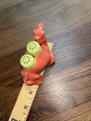 Plastic Pink Camel with Removeable Nesting Salt & Pepper Green Shakers - Thumbnail 9