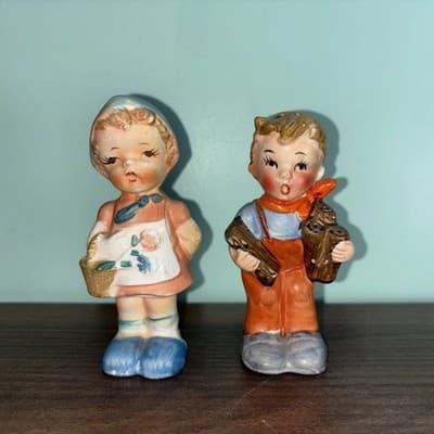Enesco Boy & Girl Salt And Pepper Shakers Carrying Wood Apron Watering Can - Thumbnail 2