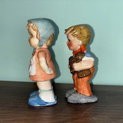 Enesco Boy & Girl Salt And Pepper Shakers Carrying Wood Apron Watering Can - Thumbnail 5