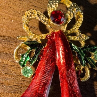 Vintage Gold Tone Green Red White Bell Ribbon Faux Pearl Christmas Brooch Pin - Thumbnail 3