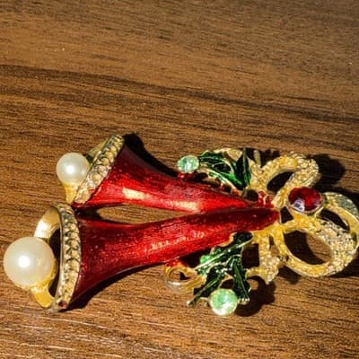 Vintage Gold Tone Green Red White Bell Ribbon Faux Pearl Christmas Brooch Pin - Thumbnail 7