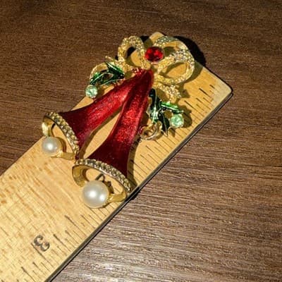 Vintage Gold Tone Green Red White Bell Ribbon Faux Pearl Christmas Brooch Pin - Thumbnail 8