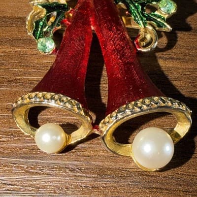 Vintage Gold Tone Green Red White Bell Ribbon Faux Pearl Christmas Brooch Pin - Thumbnail 4